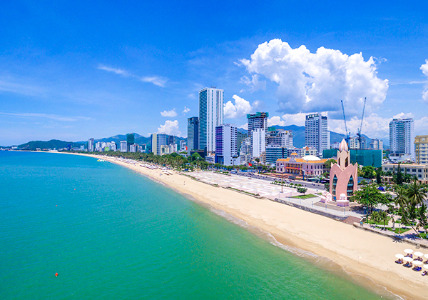 ESENCIA DE VIETNAM + PLAYA NHA TRANG